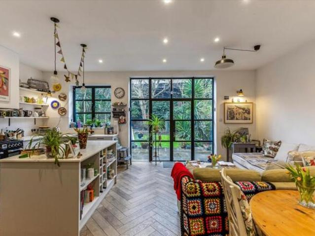 Property for sale in Cat Hill