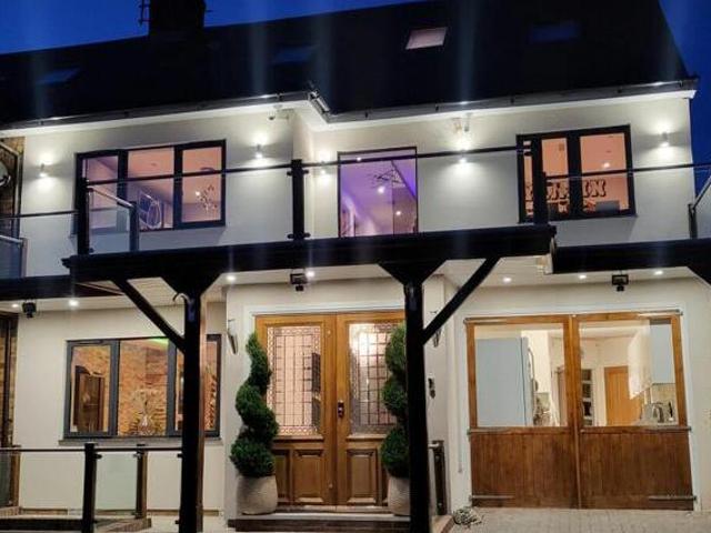 House for sale in Epping