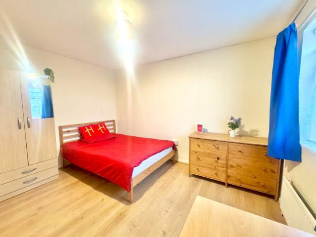 House for rent in Hales Place, The Bridge