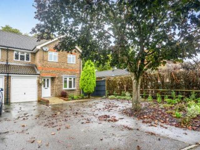 House for rent in Heol-las, Surrey