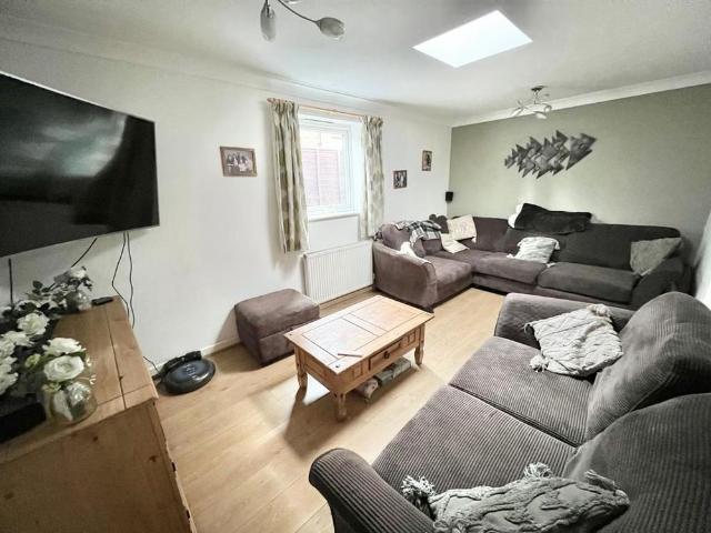 House for rent in Heol-las, Surrey