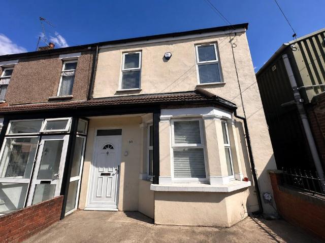 House for rent in London Borough of Ealing, Greater London