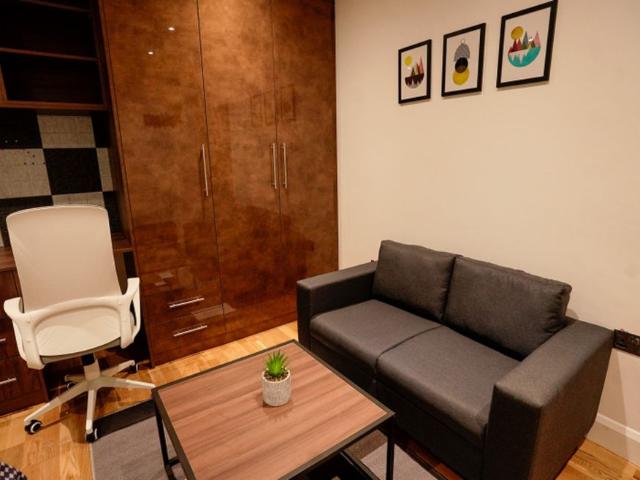 House for rent in Row Town, Surrey