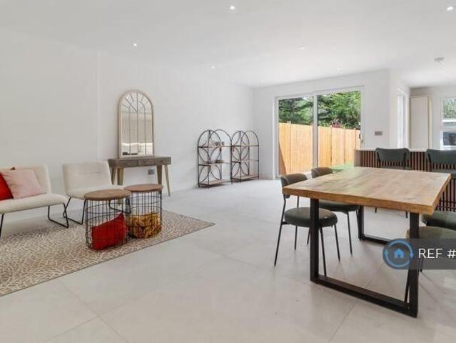 House for rent in Hendon Central, Greater London