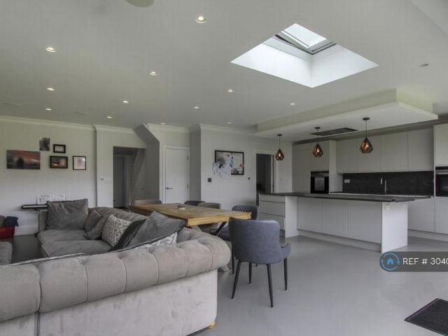House for rent in London Borough of Redbridge, Greater London