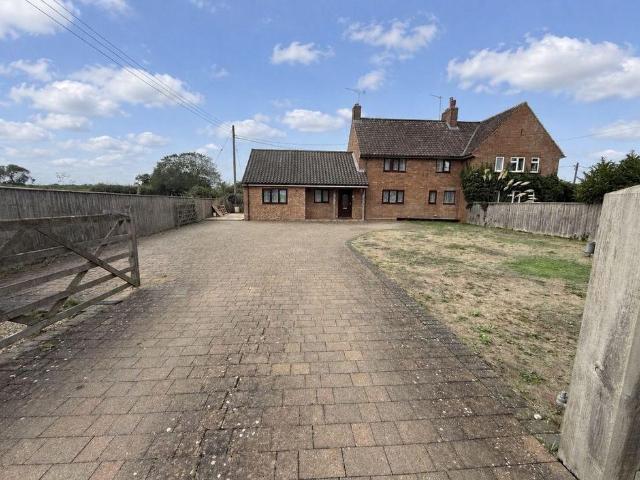 House for rent in West Raynham, Comers