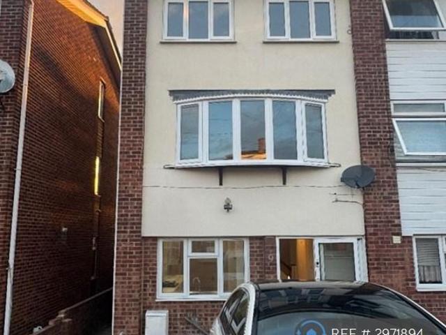 House for rent in Elm Park, Greater London