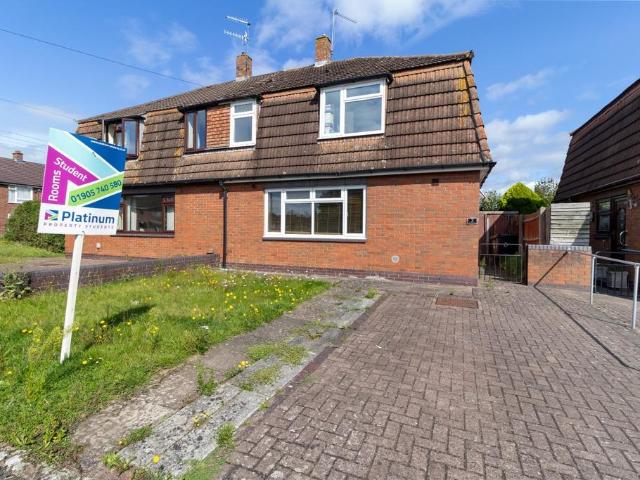 House for rent in Dines Green, Worcestershire