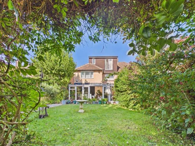 House for rent in Chesham, Asheridge