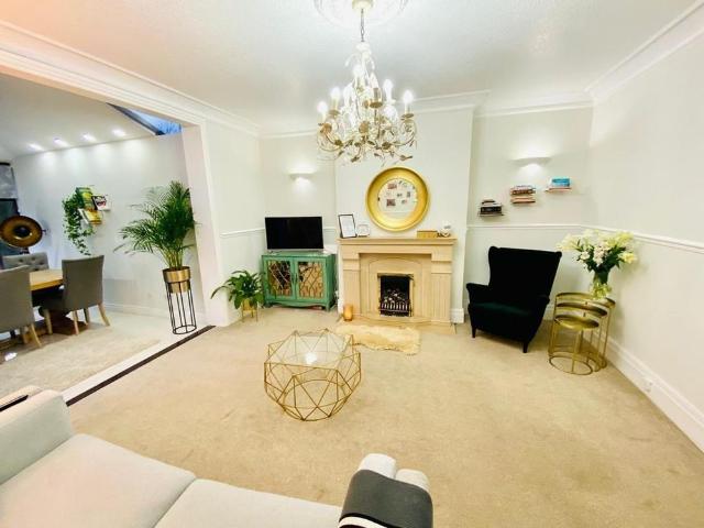 House for rent in Dixons Green, West Midlands