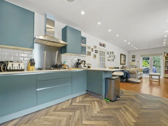House for rent in Row Town, Surrey