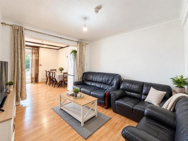 House for rent in Beavers, Greater London