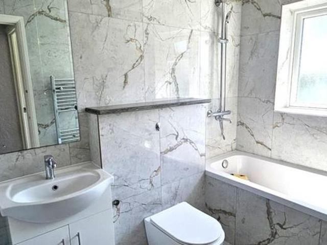 House for rent in Chattern Hill, Lower Halliford