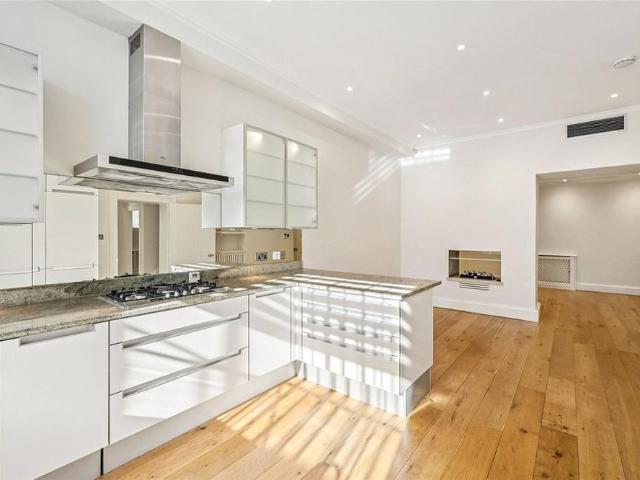 House for rent in East Marylebone, Cat Hill