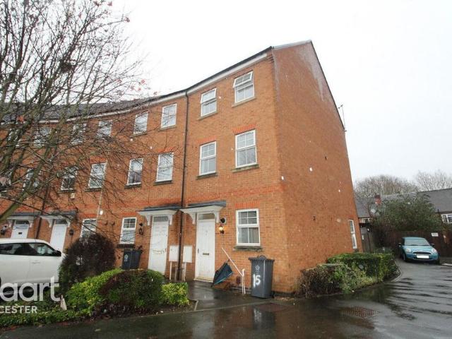 House for rent in Stocking Farm, Old Wharf