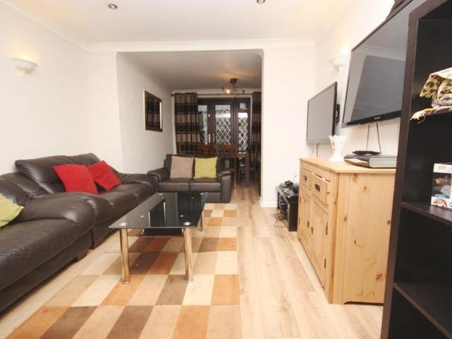 House for rent in London Borough of Ealing, Greater London