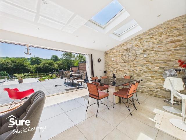 House for rent in Felden, Pouchen End