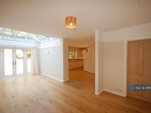 House for rent in Heronsgate, Batchworth