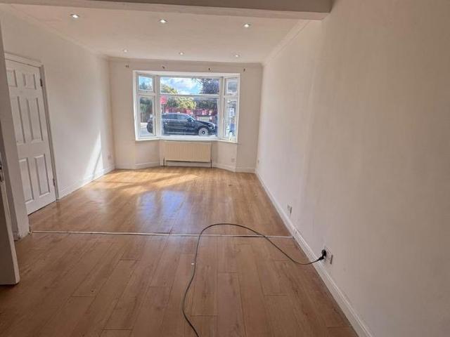 House for rent in London Borough of Ealing, Greenford