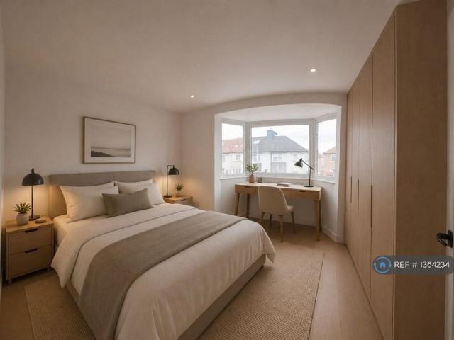 House for rent in Motspur Park, Greater London