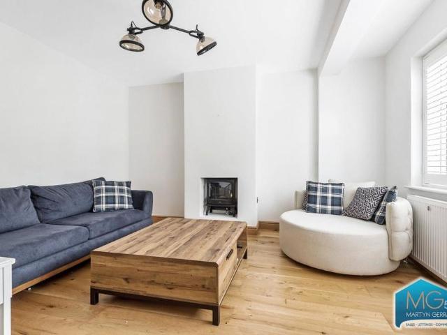 House for rent in New Southgate, Greater London