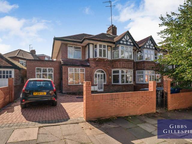 House for rent in London Borough of Ealing, Park Royal