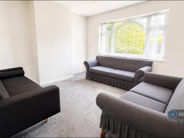 House for rent in London Borough of Hounslow, Greater London