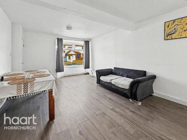 House for rent in South Hornchurch, Greater London