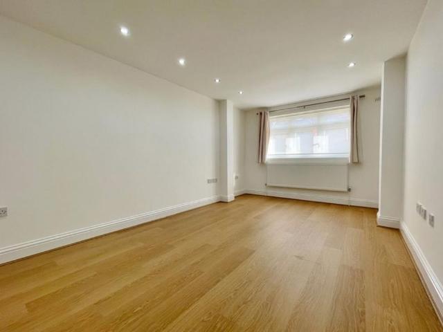 House for rent in Mill Hill, Greater London