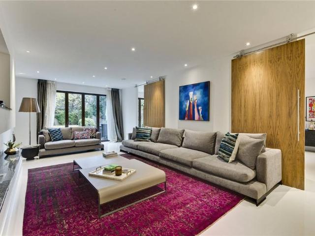 House for rent in Lower Green Esher, Blackhills