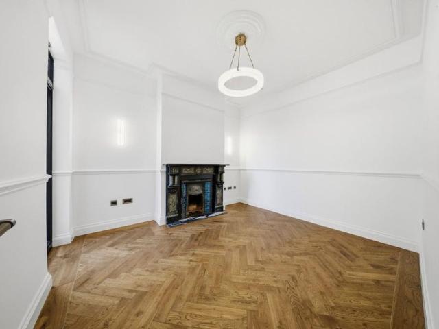 House for rent in Royal Borough of Kensington and Chelsea, Greater London