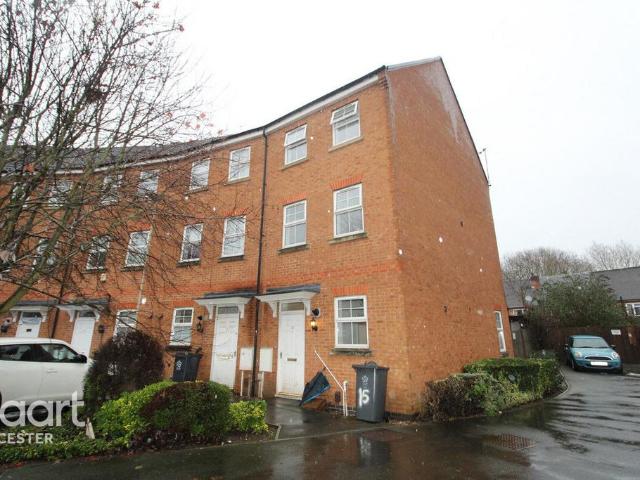 House for rent in Stocking Farm, Old Wharf