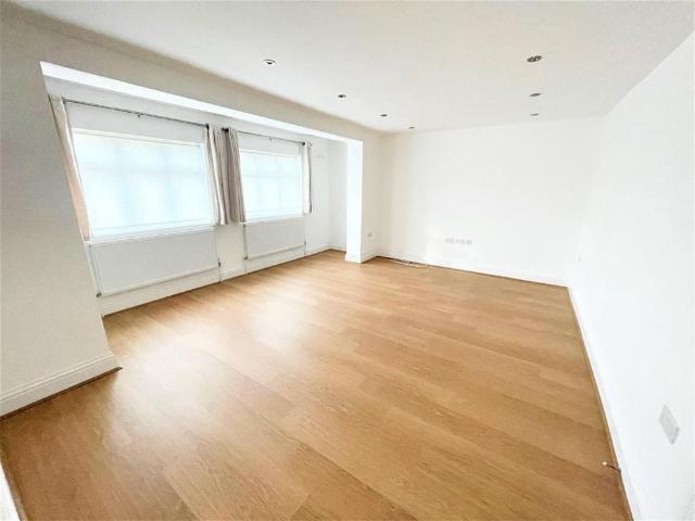 House for rent in Mill Hill, Greater London