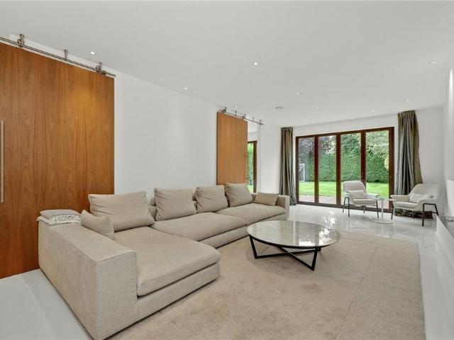 House for rent in Lower Green Esher, Blackhills