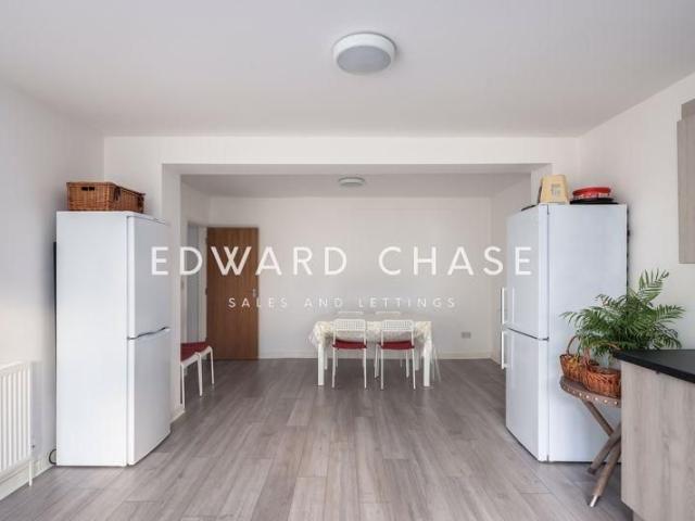 House for rent in Fairlop, Greater London