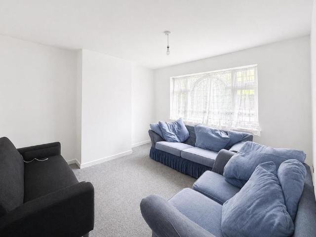 House for rent in London Borough of Hounslow, Greater London