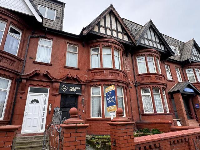 Flat for sale in Knowle, Blackpool
