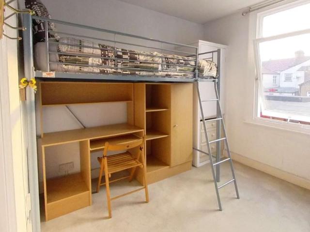 Room for rent in Lyons, Greater London