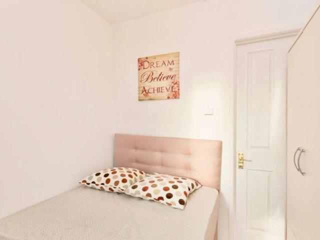 Room for rent in Lyons, Greater London
