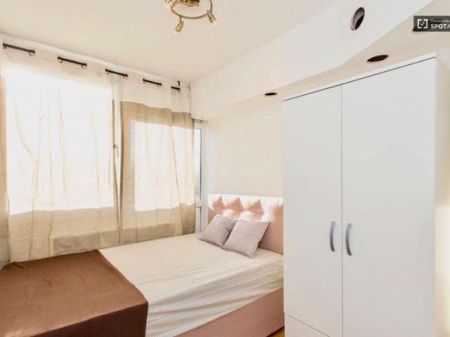 Room for rent in Lyons, Greater London
