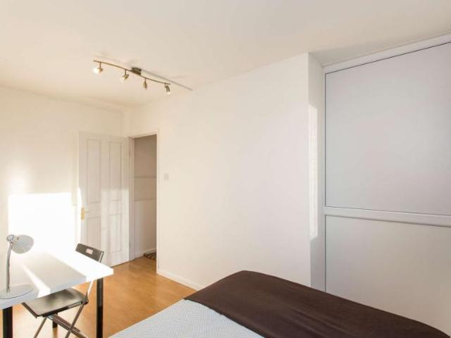 Room for rent in Lyons, Greater London