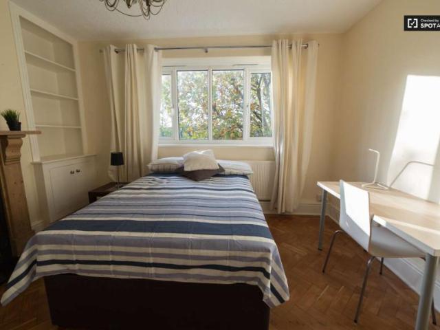 Room for rent in Lyons, Greater London