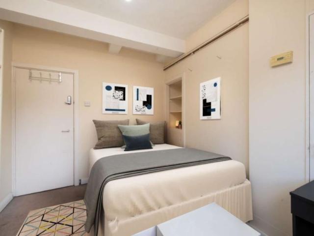 Room for rent in Lyons, Greater London