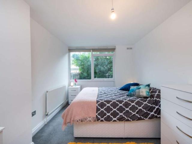 Room for rent in Lyons, Greater London