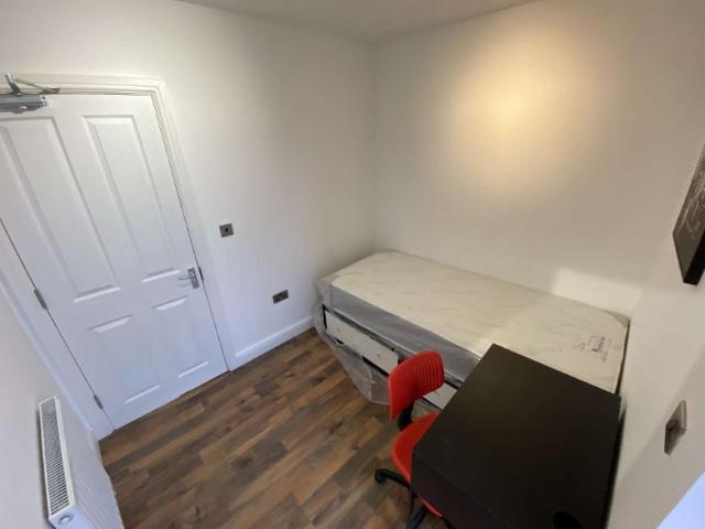 Room for rent in Lyons, Greater London