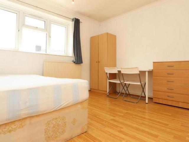 Room for rent in Cann Hall, Greater London