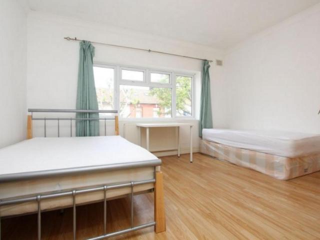 Room for rent in Maryland, Greater London