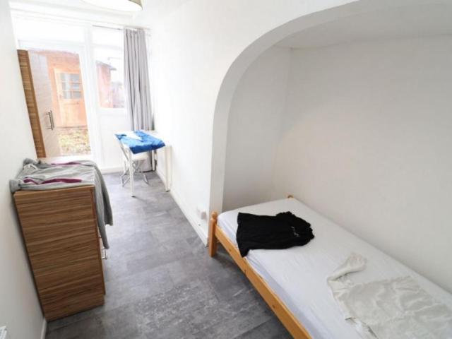 Room for rent in Hainault, Greater London