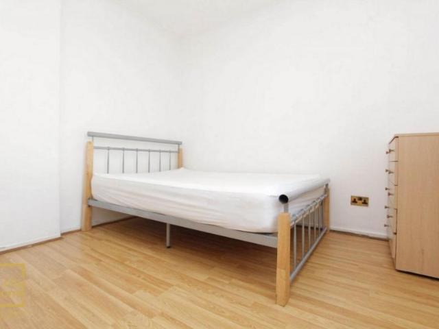 Room for rent in Cann Hall, Greater London