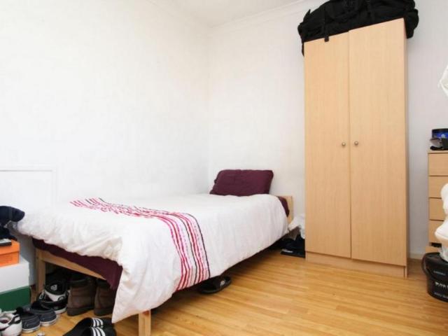 Room for rent in Cann Hall, Greater London